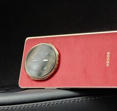 The Honor Magic V6 in the flesh.