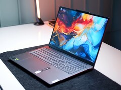 Lenovo Yoga Pro 9i (16 Intel) features a 5MP webcam with an IR sensor. (Image source: NotebookcheckReviews on YouTube)