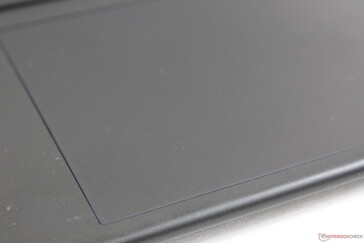 Clickpad lacks the shiny silver trim as found on the Dragonfly G3