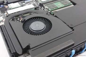 Cooling solution consists of dual ~70 mm fans and vapor chamber cooling but no liquid metal interface