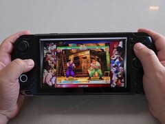 GPD Win 5 handheld running Street Fighter III: 3rd Strike from the Capcom Anniversary Collection. (Image source: The Phawx via YouTube)
