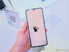 Nubia will sell the Flip 2 in Lilac Purple and Night Black colour options. (Image source: Notebookcheck)