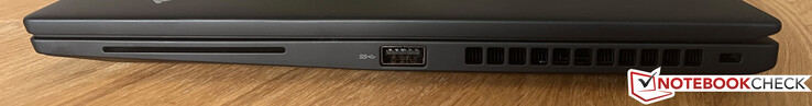 Right: SmartCard reader, USB-A 3.2 Gen.1, Kensington Nano Security Slot