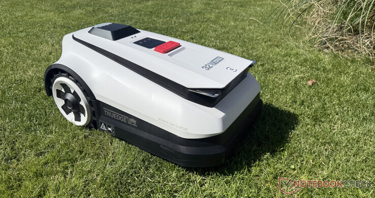 Ecovacs's Goat A1600 RTK is the best robot mower for medium size lawns we know of (Image source: Notebookcheck)