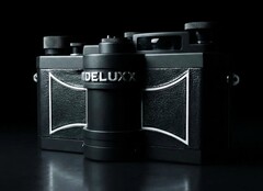 The WideluxX F10 has an unusual design with a lens that moves.