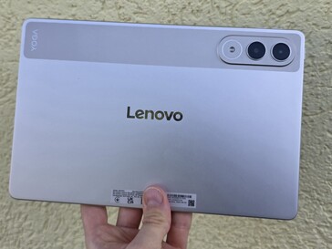 Lenovo Yoga Tab in review. (Image source: Marcus Herbrich)