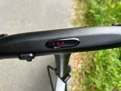 Five LEDs provide information about the battery and assist level