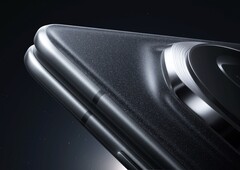 Even when folded, the Honor Magic V3 is only 9.2 millimeters thick. (Image source: Honor)