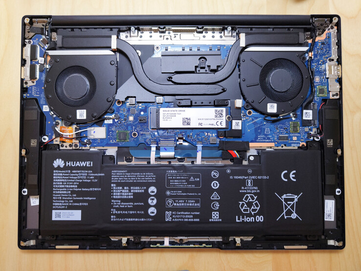 The opened MateBook 16s 