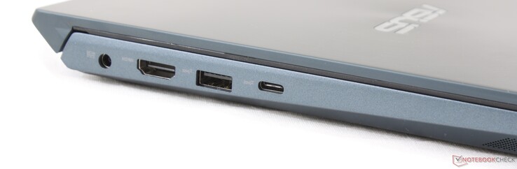 Left: AC adapter, HDMI, USB 3.1 Gen. 2 Type-A, USB 3.1 Gen. 2 Type-C