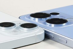 Alleged photo of the Reno 13 (blue) next to an iPhone 15. (Image source: Digital Chat Station)