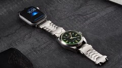 Smartlet One allows you to wear not just one, but two watches on your wrist. (Image source: Smartlet)