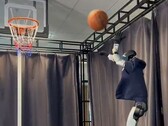 Unitree G1 humanoid robot playing basketball (Image source: Yinhuai on X)