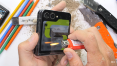 Can the Z Flip5 take the heat? (Source: JerryRigEverything via YouTube)
