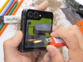 Can the Z Flip5 take the heat? (Source: JerryRigEverything via YouTube)