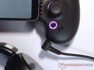 Abxylute S9 gamers can enjoy lower audio latency by using the built-in 3.5mm headphone jack and USB DAC. (Image source: Notebookcheck)