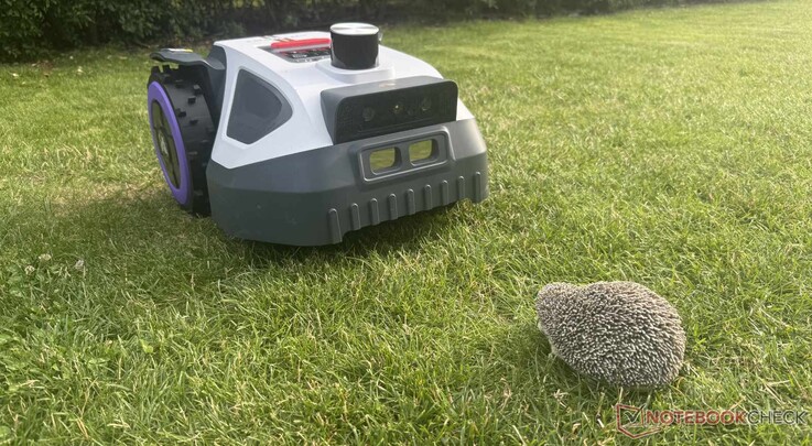 Unfortunately, the Anthbot M9 Pro’s obstacle detection often failed during testing.
