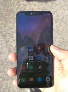 Using the Xiaomi Mi 8 Explorer Edition in the sun