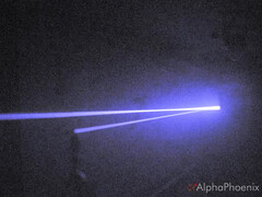 The laser bouncing back and forth (Image source: AlphaPhoenix - screenshot - cropped)