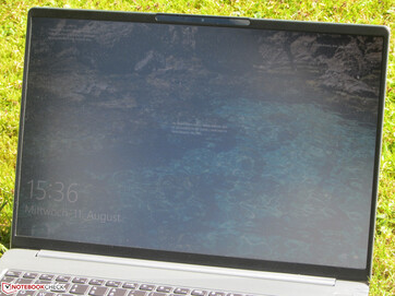 The IdeaPad outdoors (shot in bright sunshine).