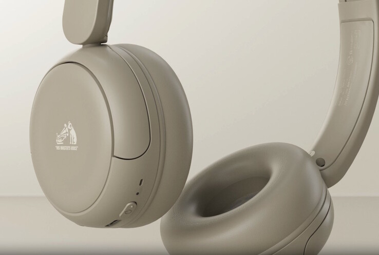 The JVC Kenwood HA-S60W headphones incorpoate a matte finish and a donut earcup design. (Image source: JVC Kenwood)