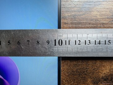 Narrower side bezels than most other designs