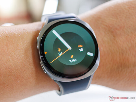 Samsung Galaxy Watch 9 44mm in hand