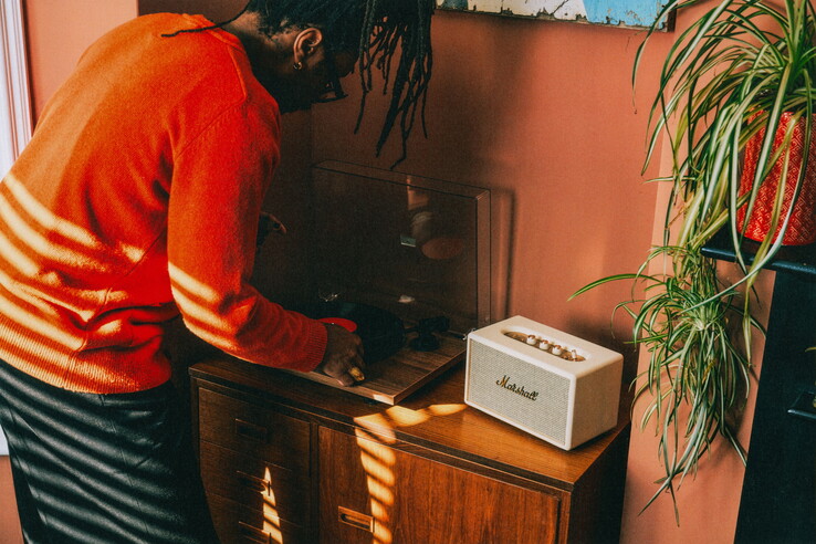 Turntables can be connected via RCA port