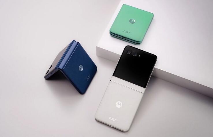 The Motorola Razr 60 comes in Pantone Gibraltar Sea, Pantone Spring Bud, and Pantone Lightest Sky colorways (Image source: Motorola)