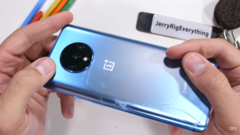 The 7T ends OnePlus&#039; durability hot streak. (Source: YouTube)