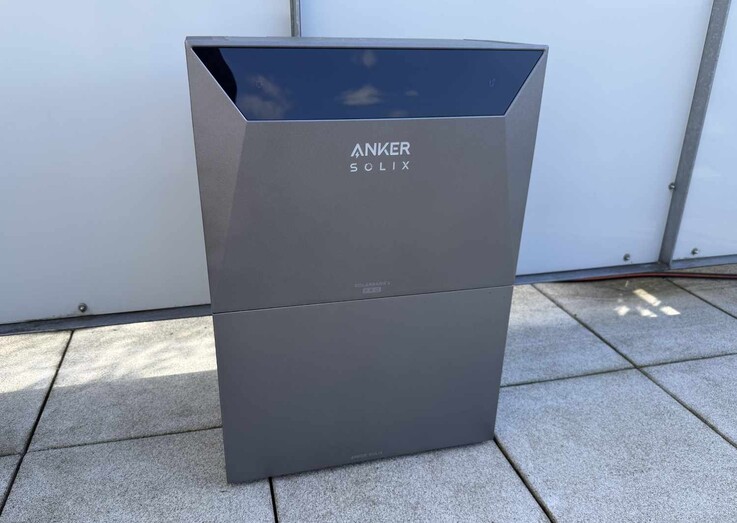 Anker Solix Solarbank 4 E5000 Pro with a BP5000