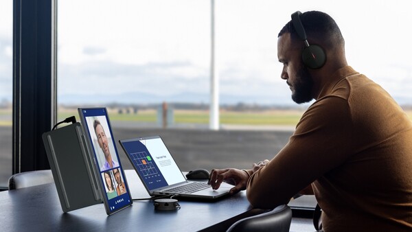 The Dell Pro 14 Plus Portable Monitor can be used in portrait mode, too. (Image source: Dell)