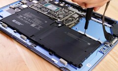 The Surface Pro 9 is significantly easier to repair than its predecessors. (Image source: iFixit)