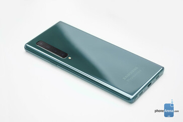 Vertical alignment on the rear. (Image source: PhoneArena)