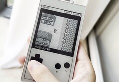 The Paper Boy S3 emulates Game Boy games on an E Ink touchscreen.