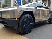The stainless steel may turn out high maintenance (image: Jordi Cor/YT)