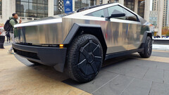 The stainless steel may turn out high maintenance (image: Jordi Cor/YT)