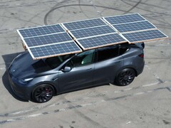 Tesla: Hobbyist shows a solar roof on his electric car (Image: somid3, Reddit)