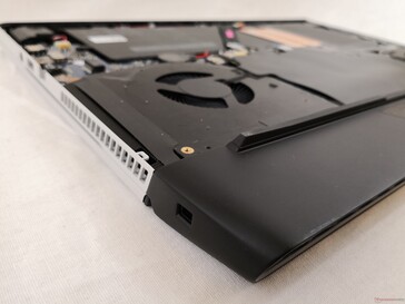 The large extended rear is a big reason why the system can house both Core i9 and RTX 2080 Max-Q GPUs