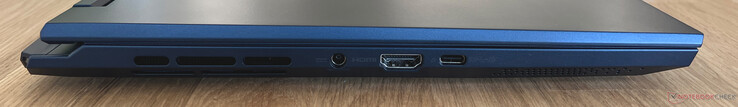 Left: Power supply, HDMI 2.1, USB-C 3.2 Gen.2 (10 GBit/s, DisplayPort ALT mode, Power Delivery)