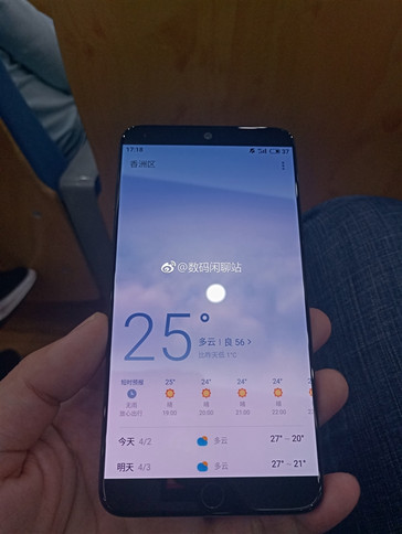 Unlike other Chinese smartphone makes, Meizu decided to keep the upper and bottom bezels. (Source: MyDrivers)
