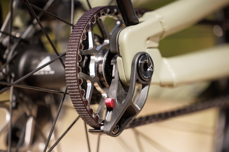 The Vuca Evo FS 2 uses a belt drive