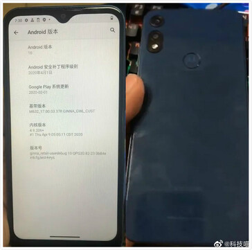 The black variant of the Moto E7 showing off its Android version screen (Image source: Seekdevice)
