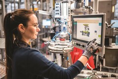 With its electric motors, Bosch achieves an efficiency of up to 98 percent while at the same time increasing the power density.