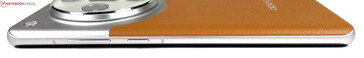Right: volume rocker, power button