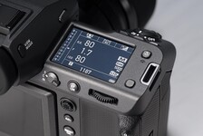 The revised top panel is slanted for at-a-glance reading (Image Source: Fujifilm)
