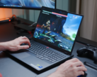The Lenovo Legion Pro 5 Gen 10 weighs 2.4 kg (5.3 lbs.). (Image source: NotebookcheckReviews on YouTube)
