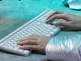 The Logitech MX Keys S will be available in two colour options. (Image source: Roland Quandt & WinFuture)