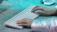 The Logitech MX Keys S will be available in two colour options. (Image source: Roland Quandt & WinFuture)