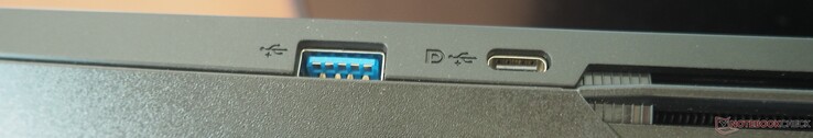 Right: USB-A 3.2 Gen 2, USB-C 3.2 Gen 2 incl. DisplayPort 1.4